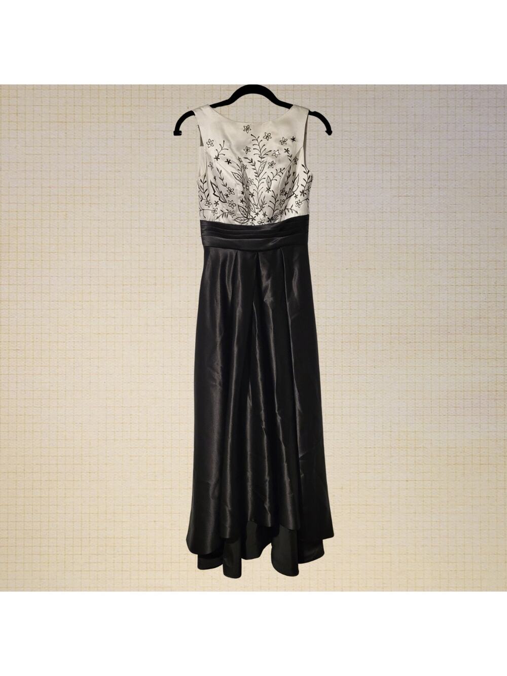 TS Couture Sleeveless Black White Embroidered Floral A-Line Dress Size 2-4